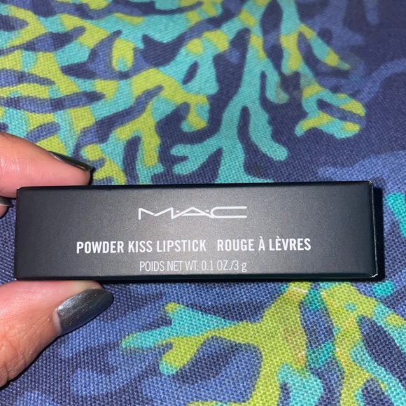 🆕 MAC Cosmetics Powder Kiss Lipstick in Devoted to Chili - Picture 1 of 5